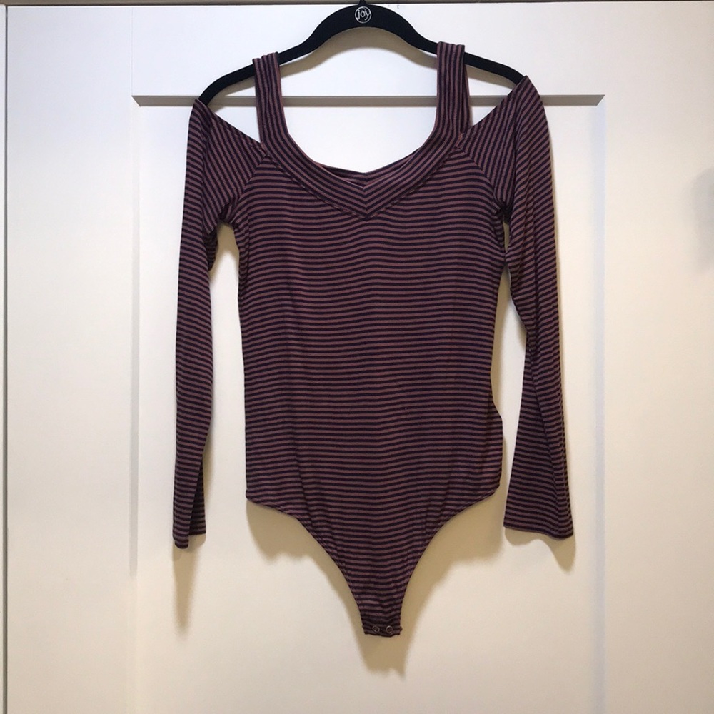Express Cold-Shoulder Body Suit🌻